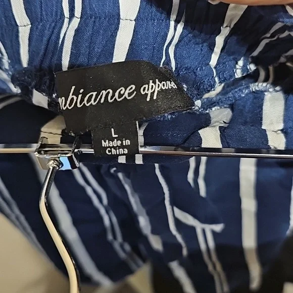 Ambiance Apparel Navy and White Striped High Waist Shorts Women's Size Large - Picture 2 of 4